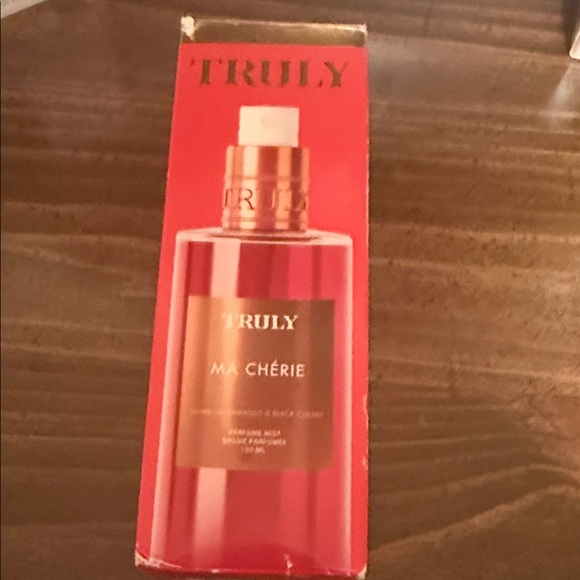 TRULY Other - TRULY Ma Chérie Red NWT💯